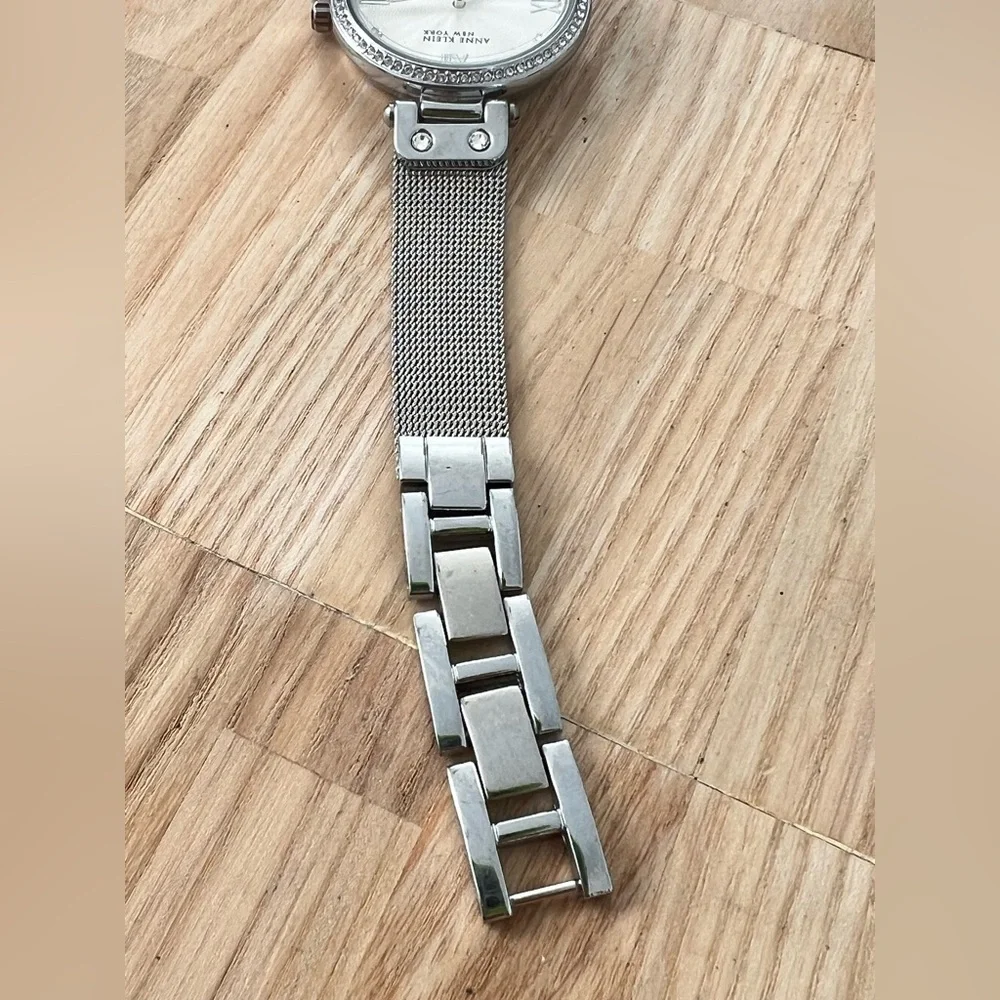 Anne klein New York ladies silver tone stainless steel Watch NEW BATTERY